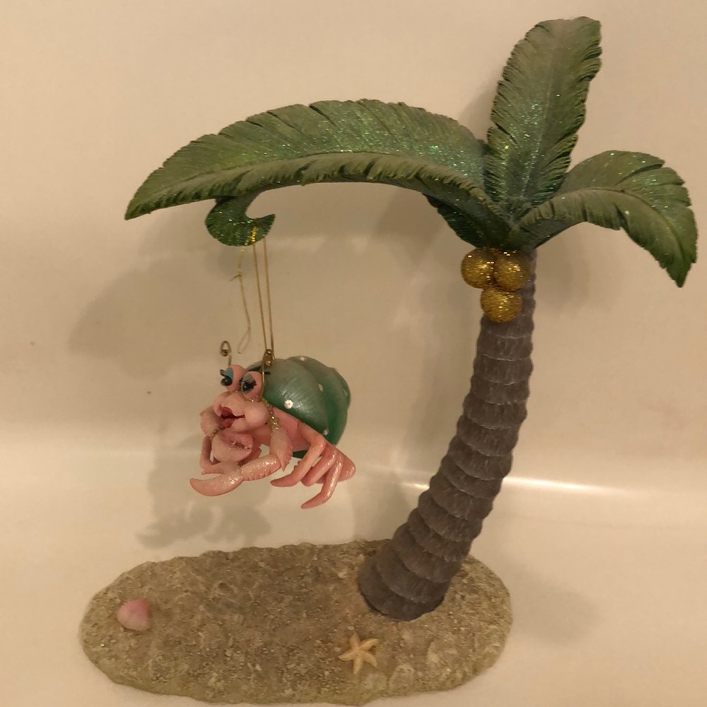 Dec. Diamonds Tree Display w/Cute Crab Ornament